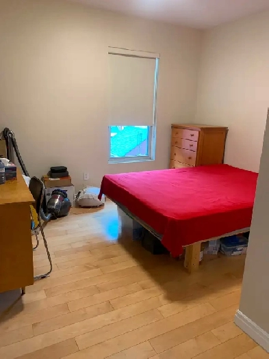 Downtown Toronto, College/Bathurst 3rd Flr  en-suite 1200/Month Image# 4