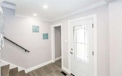 3 Beds/Bath beautiful house in Mississauga near Bloor & Cawthra Image# 1