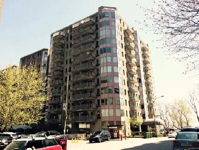 Penthouse Condo One-bedroom near Concordia incl electricity Image# 1