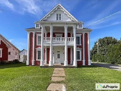 Superbe MAISON ANCESTRALE - Quadruplex à Yamachiche Image# 1