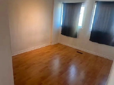 Private room for rent in Townhouse Mississauga Centre Image# 1