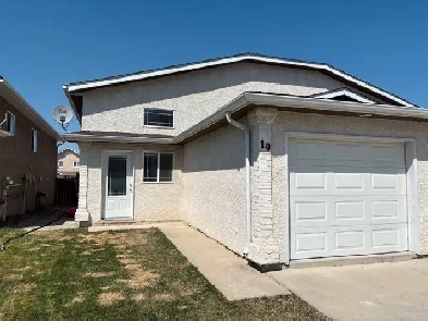 4 Beds, 2 Baths - Duplex (Steinbach) Image# 5