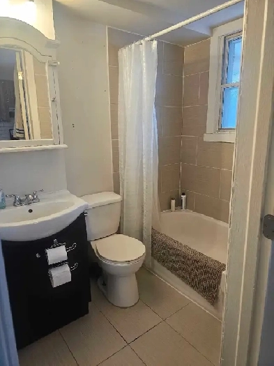 4 1/2 Laval Chomedey Image# 2
