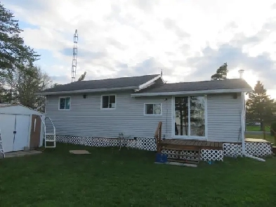 Cottage for Sale (70 K East Ottawa) Image# 1