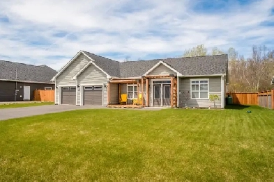 Modern 4 bed, 2 Bath Living in the Oakhurst Subdivision Kingston Image# 9