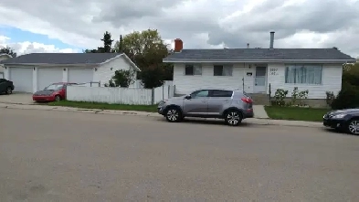 4 Bed,3 bath Bungalow with triple garage, Duggan- May26 /June15 Image# 7