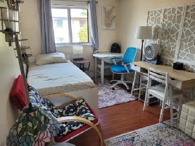 Furnished room near Square One Image# 4