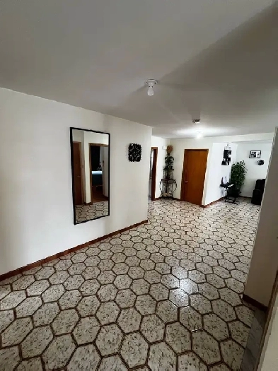 4 Beds 1 Bath - Apartment Image# 2