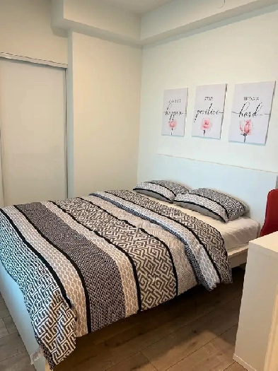 Room for Rent w/ private bath - 2 bdrm 2 bath condo - TORONTO Image# 1