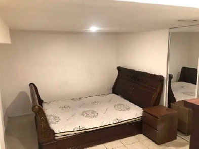 Room for rent near Square one mall, Mohawk and Sheridan College Image# 1