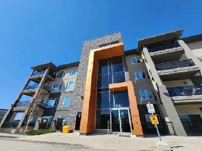 Bright & Spacious Condo with Indoor parkin 307-1048 Wilkes Ave. Image# 4