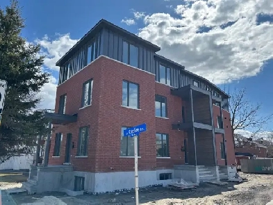Brand new in Wellington West! Steps to the Otrain! Image# 4