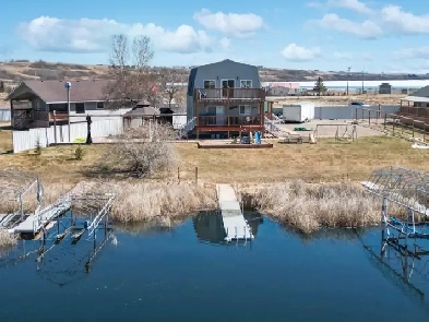 Year-Round Waterfront House with Private Dock and Sunset Views Image# 3
