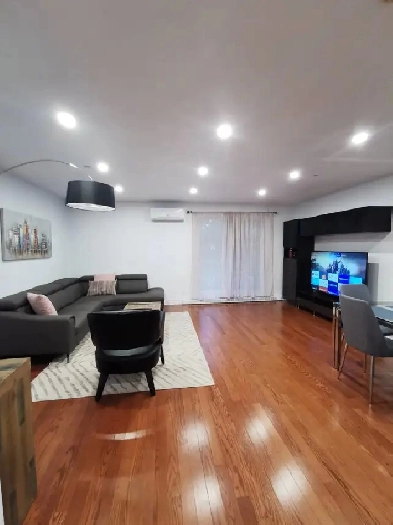 URBANIA 958 sqft meublé avec goût – À deux pas du métro Image# 2