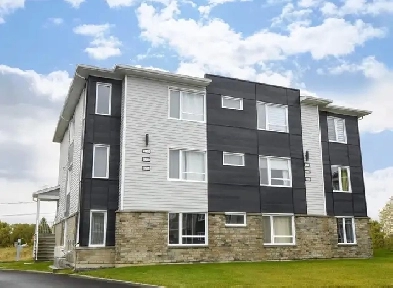 Spacieux 4 ½ 1200 p² Construction moderne Image# 1