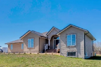Custom built 1495 sq.ft bungalow in Carey Ridge Estates! Image# 5