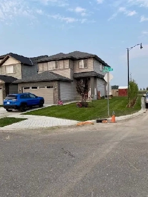MALE ONLY, private room for rent in luxurious High River home. Image# 6