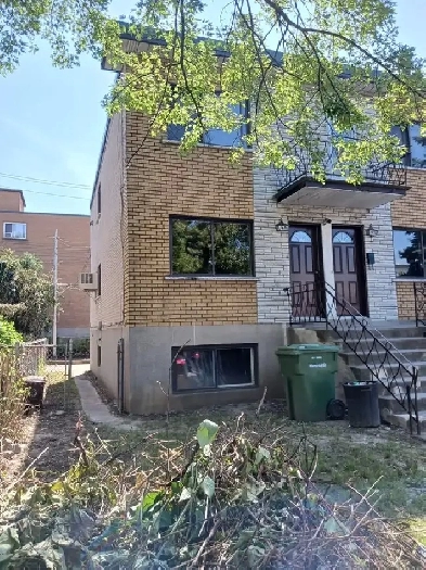 5-1/2 Semi-Det Duplex. Street Level. Newly Renovated. Lasalle Image# 1