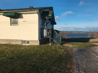 Apartment with Ottawa River View Image# 2