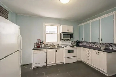 SEPT 1ST: 2-BED   OFFICE, RENOVATED, WEST END, 6 APPLIANCES Image# 1