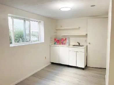 Bright Garden-Level Studio Vancouver West (Close UBC） Image# 1