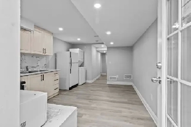 Beautifully Renovated Suite by Professor’s Lake - 2 Parking Image# 7