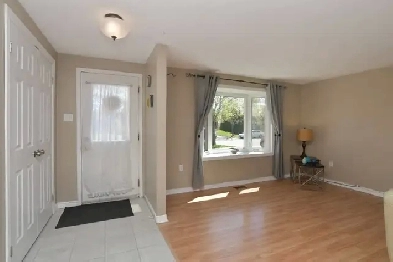 3 ROOMS AVAILABLE. 6 MINS WALK TO GEORGIAN COLLEGE Image# 1