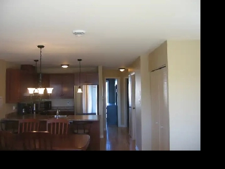 TRES BEAU CONDO ENTIEREMENT MEUBLÉ A SOUS LOUER POUR 6 MOIS Image# 1