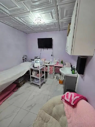 Professional Room for rent in Upscale Facility in Vaughan Image# 1