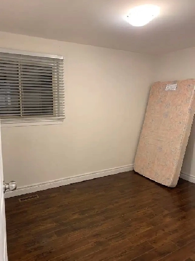 Bedroom with shared washroom near Seneca college Image# 1