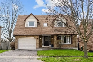 ➡CHARMING 3 BEDROOM FAMILY HOME WITH INGROUND POOL! Image# 9