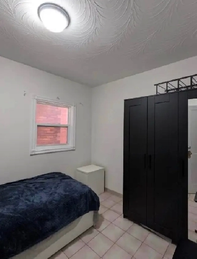 Room for rent St Clair St and Dufferin Ave Image# 2