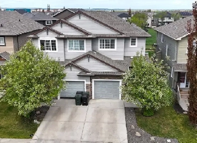 7 Meadowview Court, Spruce Grove | 2-Storey Half Duplex Image# 1