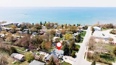 Kincardine bungalow for sale, steps to sandy beach!