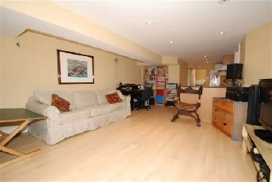 FURNISHED STUDIO BLOOR/CHRISTIE/DUPONT Image# 6