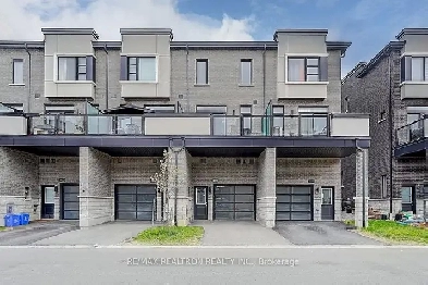 Contemporary Freehold Townhouse In Duffin Heights Image# 7
