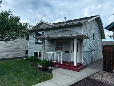 4 Bedroom – Entire Home – Southeast Red Deer  Available June 1 Image# 7