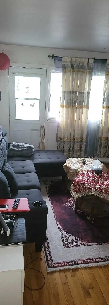 Très belle appartement 3 1/2 meublé pour juin juillet et Image# 1