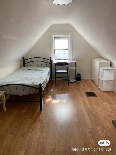 Cozy room in eastyork available from June 1st,$850/month Image# 3
