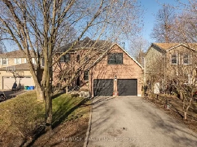 ✨UPDATED AND UPGRADED 4 BDRM DETACHED HOME ON A QUIET STREET! Image# 1