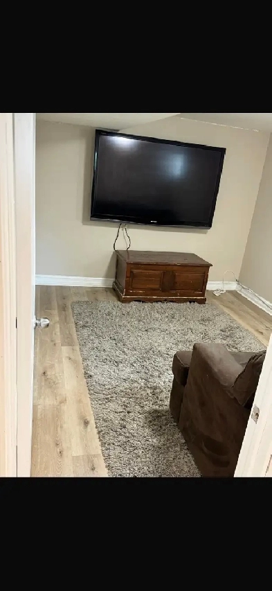 Scarborough warden and Lawrence for rent 3 bedrooms main floor Image# 4