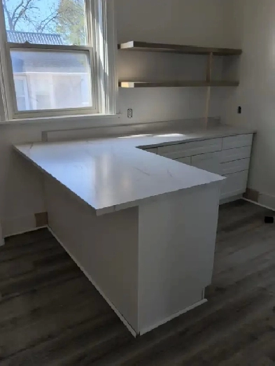 Beautifully Renovated 1 Bedroom   Den Image# 2