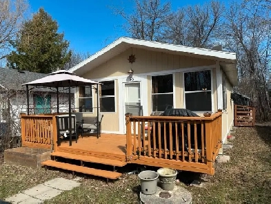 56 1st Ave, Grand Beach - 3 BR,  Beautiful Beach House! Image# 1