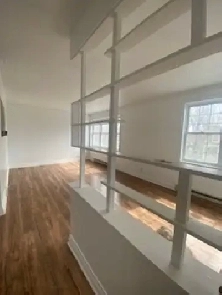 Grand 4 1/2, libre immédiatement ($1600/mois rien d'inclus) Image# 1