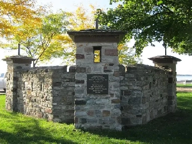 2.5 Apt. Fort Rolland Lachine, RC level/Apartment en Lachine Image# 1