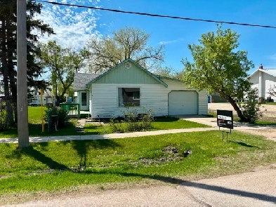 2  Bed | 1 Bath | Attached Garage | Large Yard | Lowe Farm Image# 1