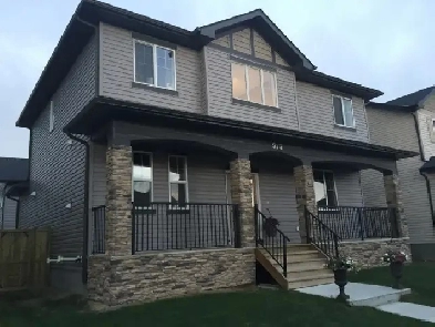 Luxurious Home with a Carriage Suite in the Canals in Airdrie. Image# 3
