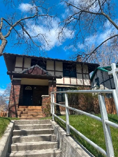 Need one roommate ! With one girl and 2 boys all very friendly Image# 2