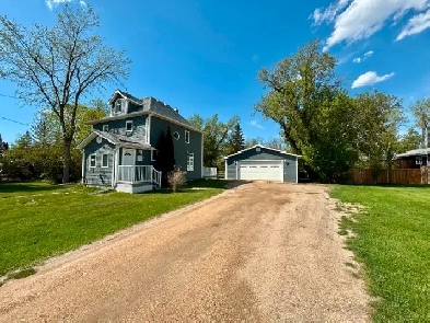 Charming 3 Bed 1.5 Bath Home with Detached Garage and Big Yard Image# 5