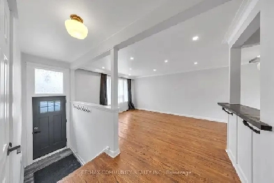 Amazing - For Rent In Scarborough - Bright & Spacious Home Image# 4